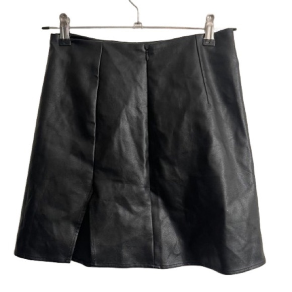 Women’s Beige BoTany Vintage Black Vegan Leather Skirt Size Small! - Picture 2 of 7